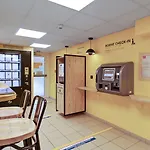 Première Classe Lille Sud Henin Beaumont Hotel 2*